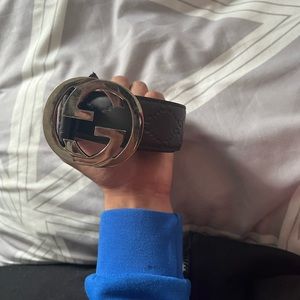 Authentic reversable Unisex Gucci belt barely worn FOR SALE